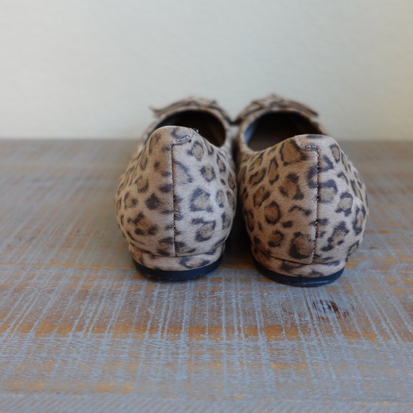 Me Too Paige Leopard Pointy Toe Bow Flat Size 7 - Picture 6 of 9
